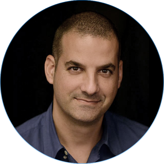 יניב על רקע שחור